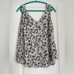 NWT Motherhood Maternity Flutter Sleeve Maternity Top, Black Floral, Size Small